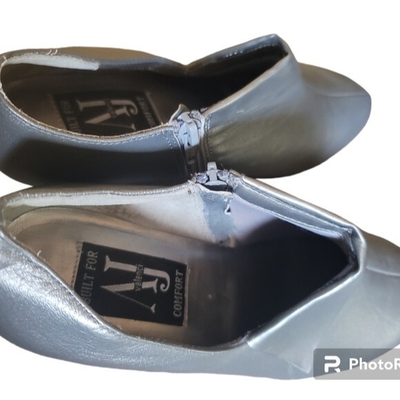 AJ Valenci silver grey leather ankle boots booties low kitten heel zip closure 8 - Picture 6 of 9
